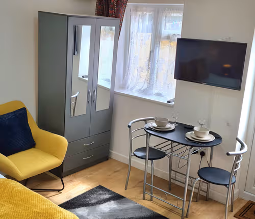 Slough Central High St Studio 1 double or 2 single