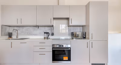 Cheam Village - Modern New 1 Bed Apartment