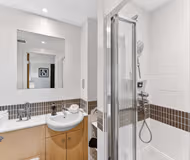 Garnet Apartment at The Vizion (Milton Keynes)