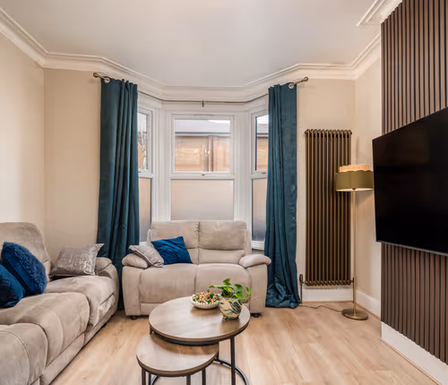 4BR Family Home with 2 Baths in Leyton London