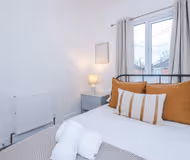 Bright 3BR Home Sleeps 6 - 4 mins from Bentley