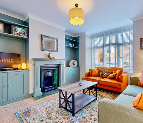 Erskine Park Beautifully Restored 3 bed Semi Detached Victorian House With Garden