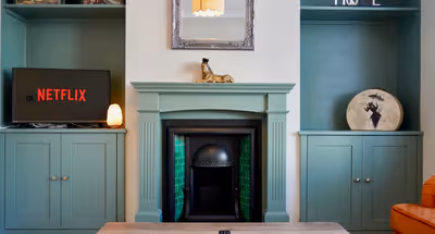 Erskine Park Beautifully Restored 3 bed Semi Detached Victorian House With Garden