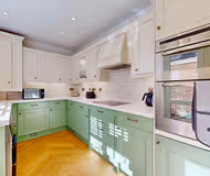 Erskine Park Beautifully Restored 3 bed Semi Detached Victorian House With Garden