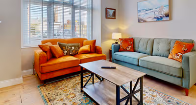 Erskine Park Beautifully Restored 3 bed Semi Detached Victorian House With Garden