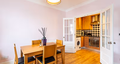 Chic Gunter Grove Flat - London Retreat