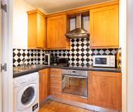 Chic Gunter Grove Flat - London Retreat