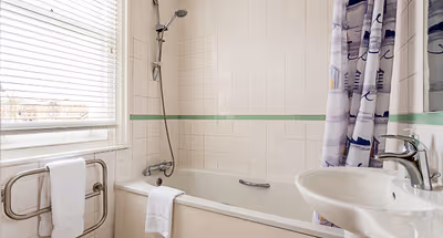 Chic Gunter Grove Flat - London Retreat