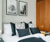 2 bed 2 bath flat in Canary Wharf with aircon on the 22nd floor
