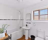 4 Bedroom House - Central MK -  Free Parking, Garden and Smart TVs with Netflix by Yoko Property