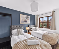 4 Bedroom House - Central MK -  Free Parking, Garden and Smart TVs with Netflix by Yoko Property