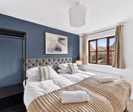 4 Bedroom House - Central MK -  Free Parking, Garden and Smart TVs with Netflix by Yoko Property