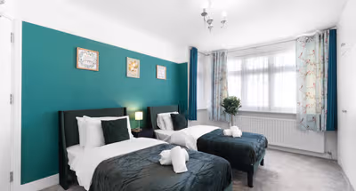 Spacious 5-Bedroom Family Home with Garden