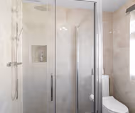 Spacious 5-Bedroom Family Home with Garden