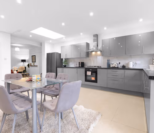 Spacious 4-Bed Semi-Detached House | Driveway Parking | Stanmore