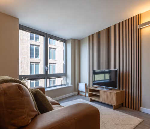 Stunning Apartment | Train Station | City Centre