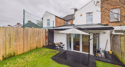 Brent Cross Modern Garden Retreat – 2-Bed, Parking