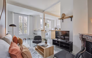 Elegant Renovated 3-Bed in Neuilly-sur-Seine – Prime Location Near Les Sablons