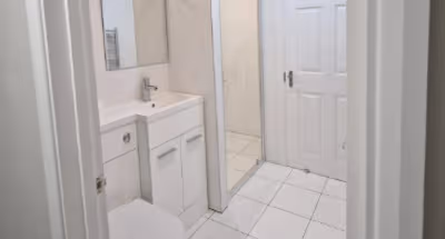 Bathroom - 3 bed apartment