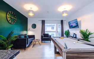 August City Break | Free Parking | Pool Table | PS4