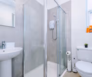 Large 4BR House|Games Room|Free Parking