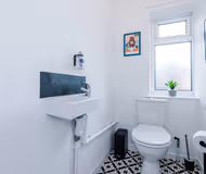 Homely 3 BR House | Pool Table | Free Parking