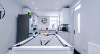 Neat 4BR House | Pool Table | Free Parking