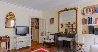 Charming Marais Hideaway – Cozy & Authentically Parisian