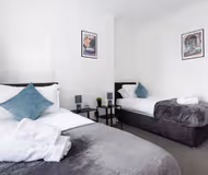 Leicester Luxe Retreat | Sleeps 8 | Garden & Workspace