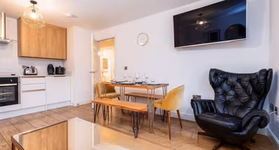 Wellington House Hull | Central & Comfortable Stay