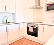Modern 1BR Croydon Stay | WiFi, Kitchen, Ground Floor