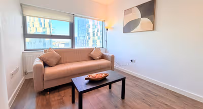 Modern 1BR Croydon Stay | WiFi, Kitchen, Ground Floor