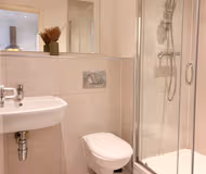 Modern 1BR Croydon Stay | WiFi, Kitchen, Ground Floor