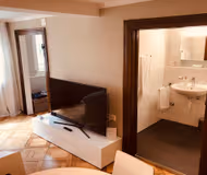 Neugasse, Small Studio Serviced Apartment