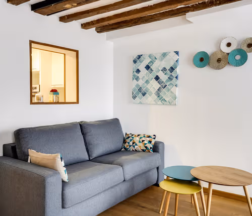 Le Raffinement Parisien – Elegant Two-bedroom Haven with Private Suites & Chic Living Spaces