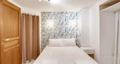 Le Raffinement Parisien – Elegant Two-bedroom Haven with Private Suites & Chic Living Spaces
