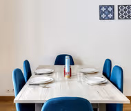Le Raffinement Parisien – Elegant Two-bedroom Haven with Private Suites & Chic Living Spaces