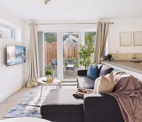 No.1 Saxon Way | Parking | Gym | Pool & Spa