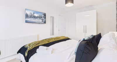 Worcester Retreat | Modern | Parking | Pool & Spa