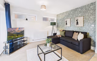 Worcester Retreat | Modern | Parking | Pool & Spa