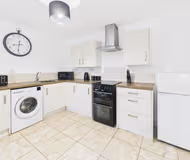 Modern Saxon Home | Pool & Gym Access | Parking