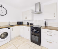 Modern Saxon Home | Pool & Gym Access | Parking