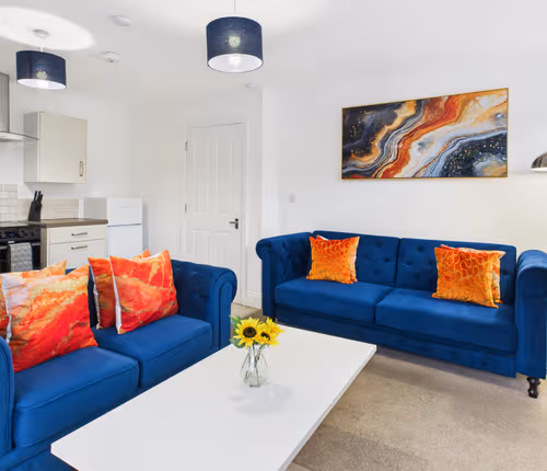 Modern Saxon Home | Pool & Gym Access | Parking