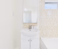 Stylish Cheltenham Apartment | Spacious | Parking
