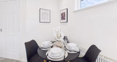 Stylish Cheltenham Apartment | Spacious | Parking