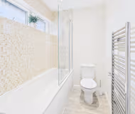 Stylish Cheltenham Apartment | Spacious | Parking