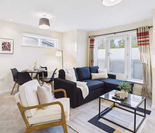 Stylish Cheltenham Apartment | Spacious | Parking