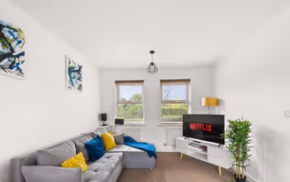 Spacious 3BR House in Reading with Parking, Garden & WiFi – Sleeps 7