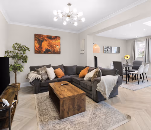 Stylish 5-Bed Surrey Home