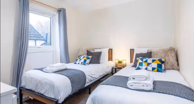 Comfortable 4BR Home Near City Centre with Free Parking